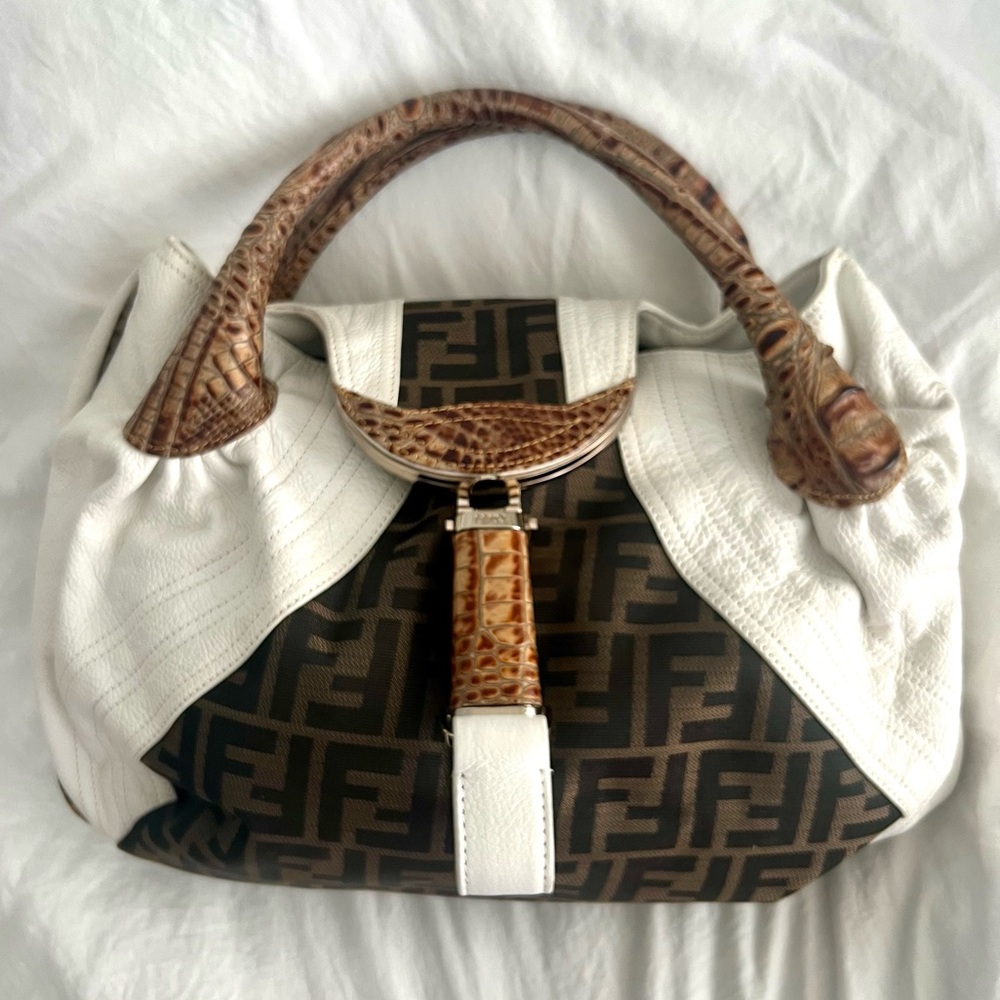 👑✅PRICE FIRM✅ Beautiful Large White and Brown Spy Bag - Picture 14 of 17